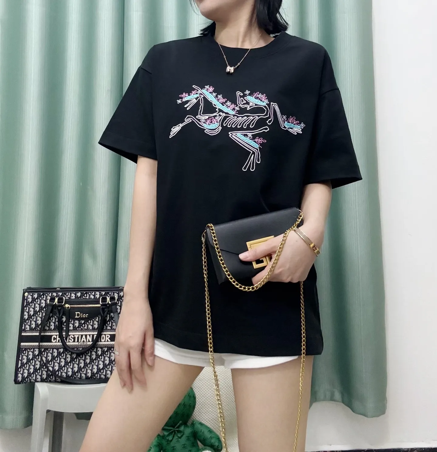 Black ， Same Style